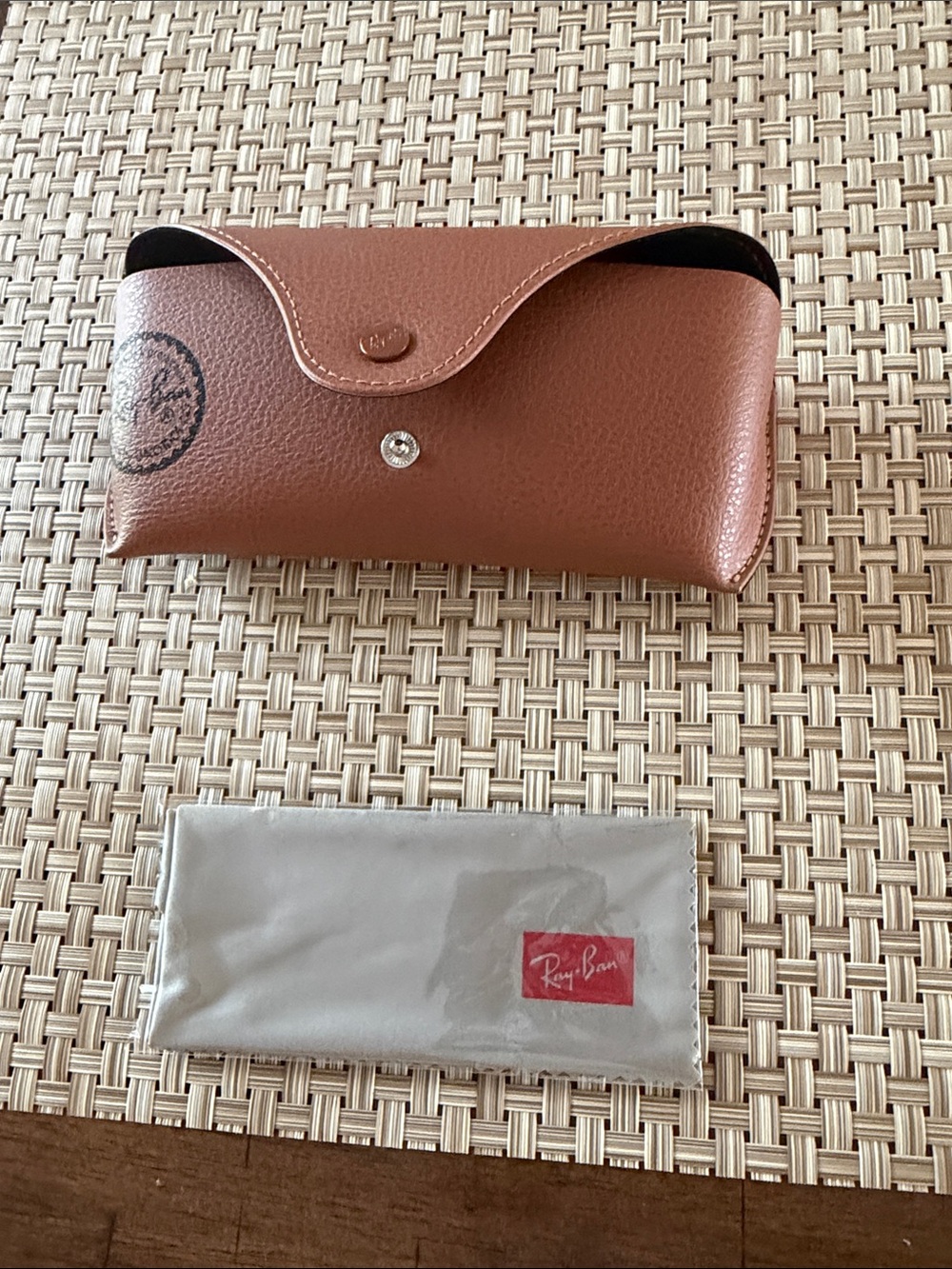 Ray ban case - Picture 3 of 3